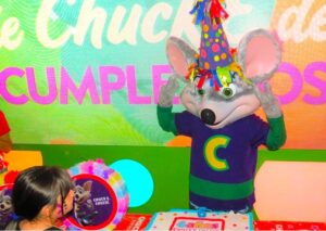 Chuck E. Cheese celebra sexto aniversario en Multiplaza