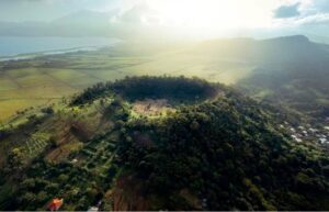 Babilonia, el cráter en el Lago de Yojoa