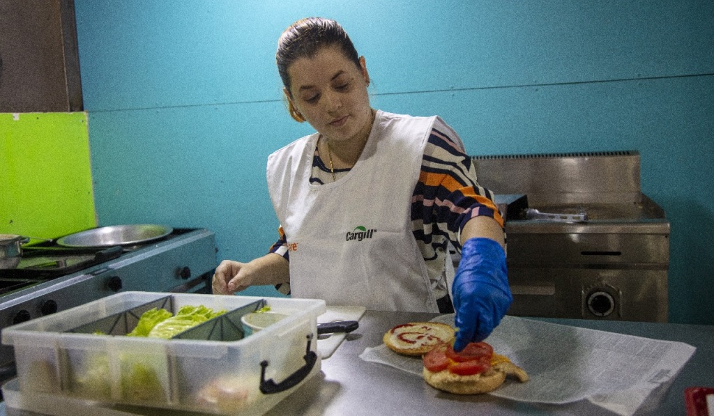 Elisa "Ely" Alvarado, emprendedora hondureña que comenzó su negocio de comida rápida