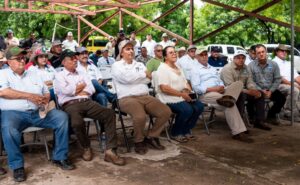 Autoridades visitan proyecto que beneficia a familias agricultoras del sur de Honduras