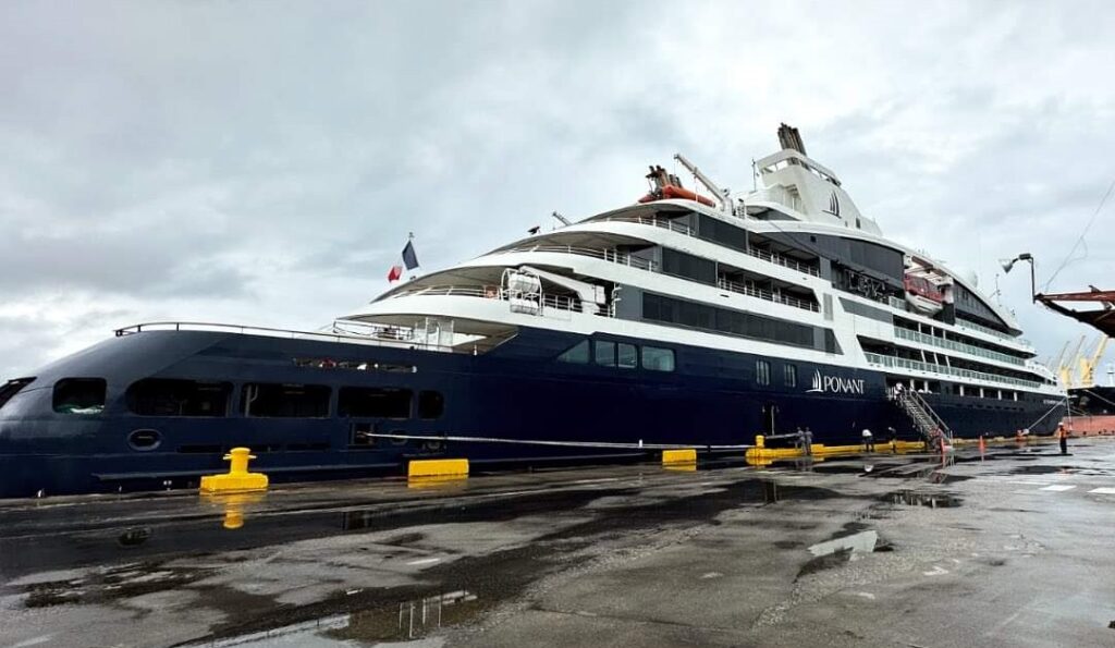Crucero Le Dumont-d