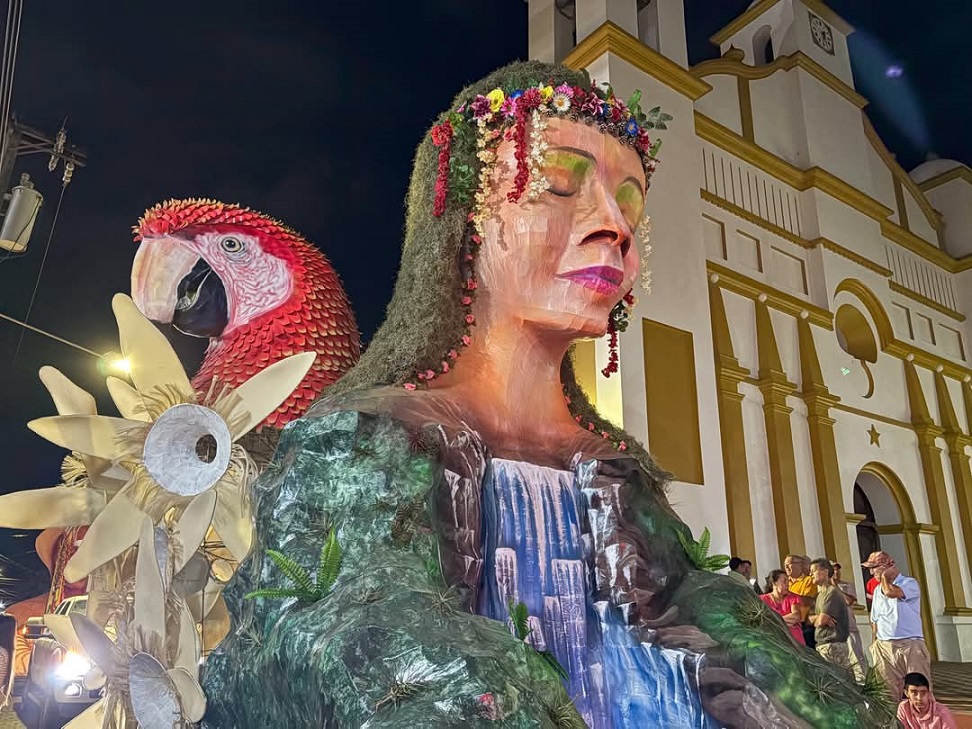Trinidad celebra su identidad con el Festival de las Chimeneas Gigantes