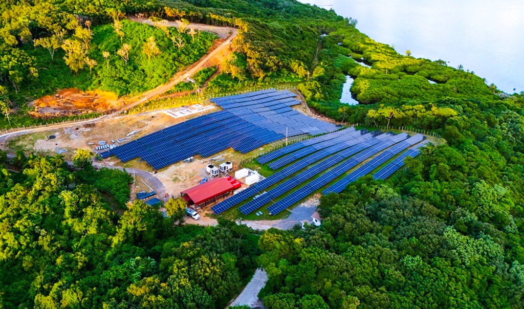 ENEE transforma Guanaja con energía renovable e tarifas bajas