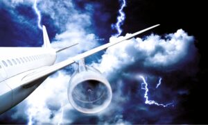 Rayos alcanzan avión rumbo a Honduras