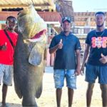 Garífunas capturan un mero gigante de 400 libras en Iriona
