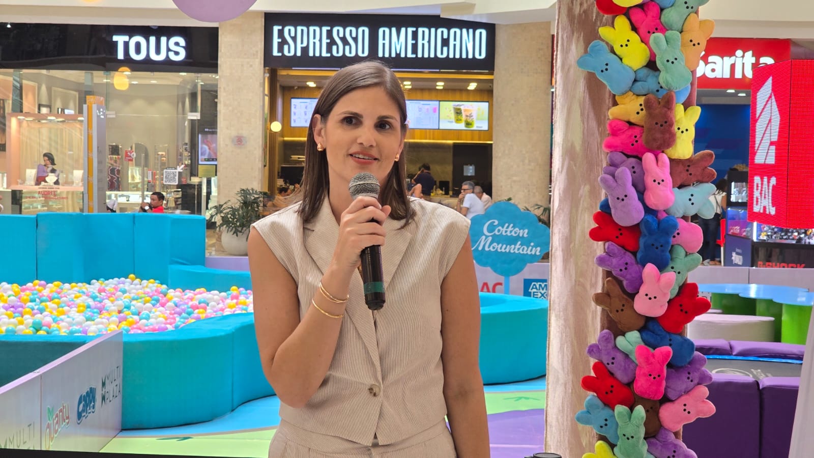 Pamela Cruz, Gerente de Comercialización y Mercadeo de Grupo Roble.