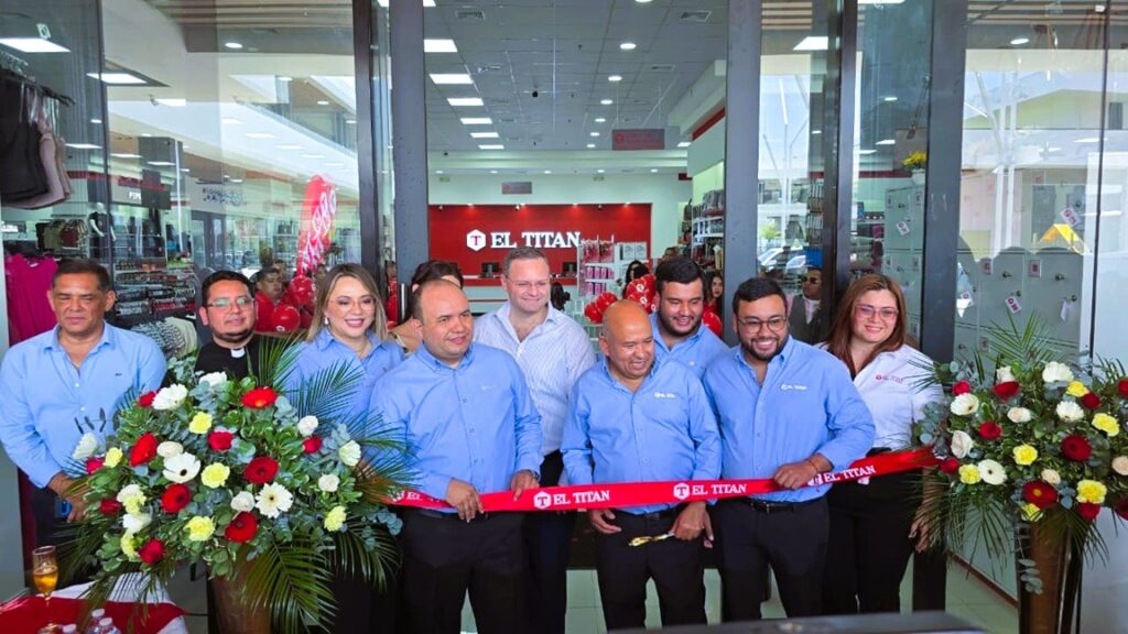 El Titán consolida expansión comercial en Town Center SPS