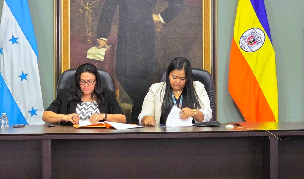 COACEHL fortalece futuro académico junto a UPNFM