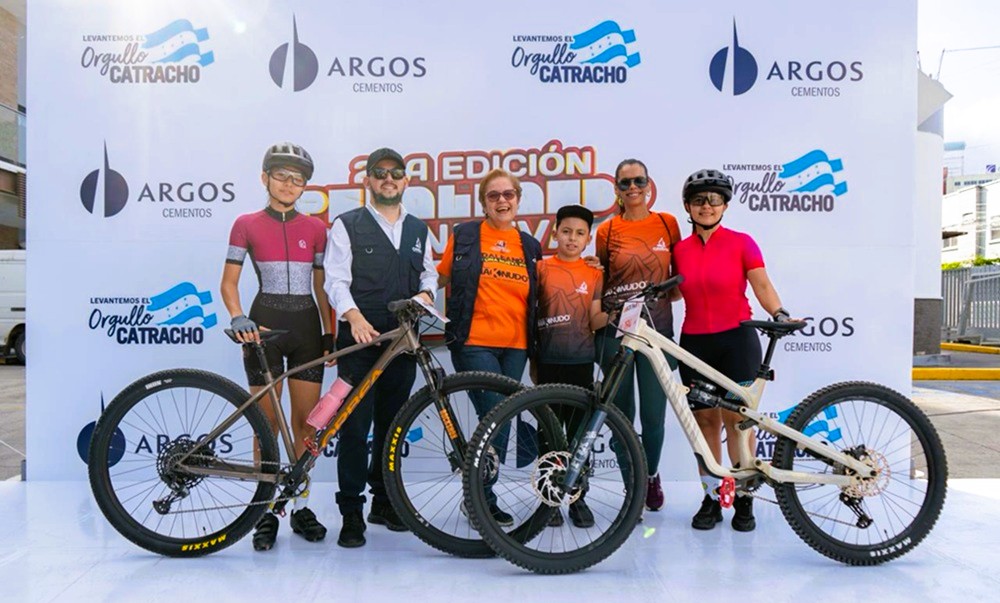Fundación CRISAQ mueve corazones con ruta solidaria