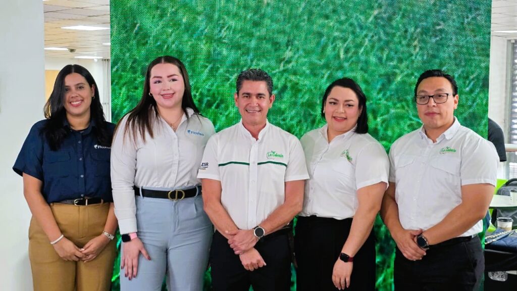 La Colonia enciende Carretazo mundialista con Ficohsa