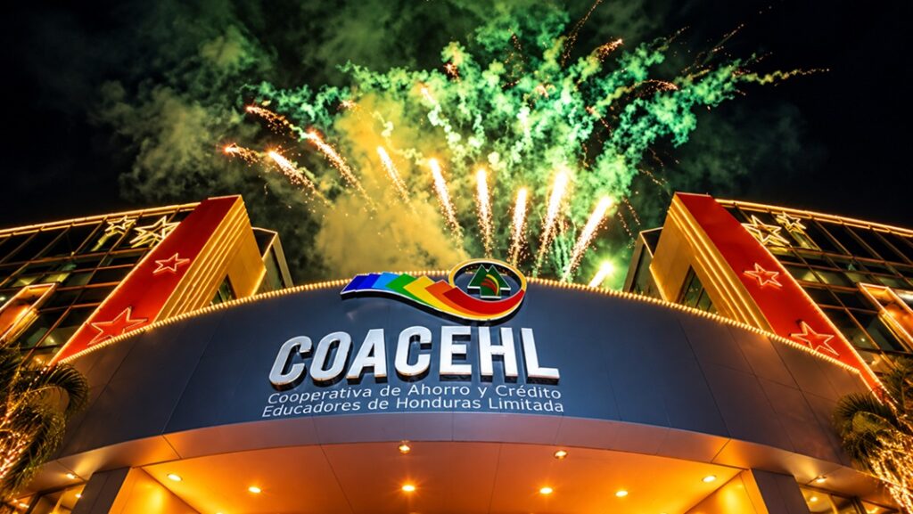 COACEHL celebra 50 años con una noche de luces en Tegucigalpa